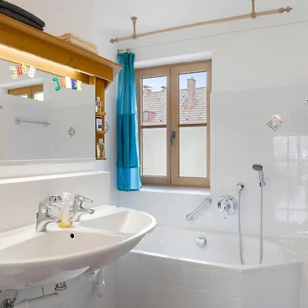 Garmisch-appartement شقة *